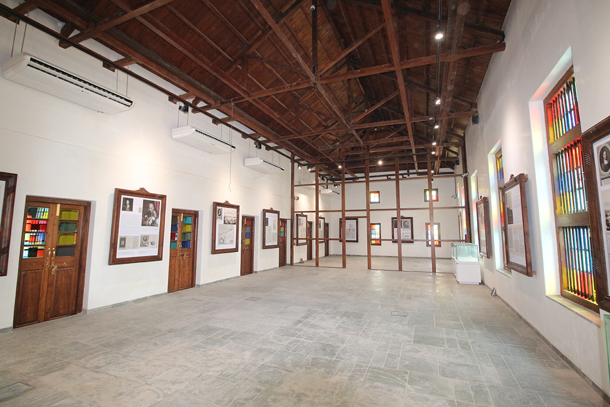 Travellers to Surat Gallery